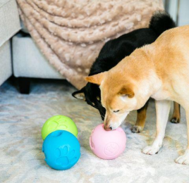 Paw Me! Treat Ball Dispenser (Color: Pink, size: )